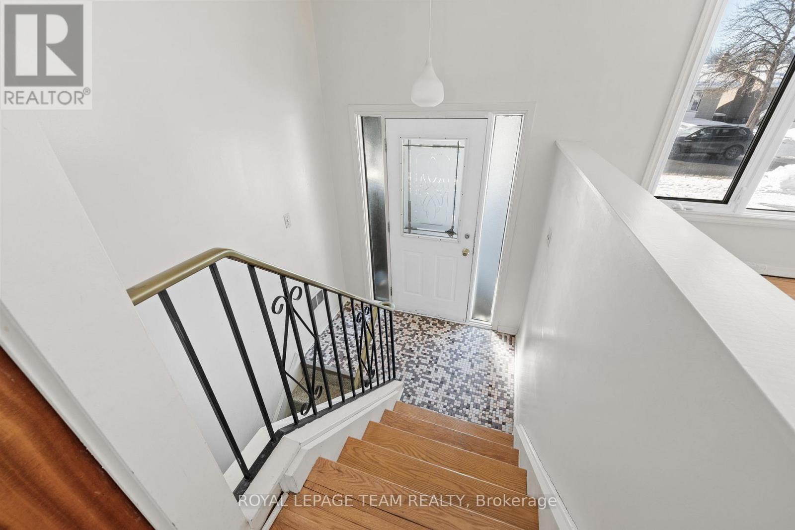 1377 Chartrand Avenue, Ottawa, Ontario  K1E 1H9 - Photo 2 - X12764388