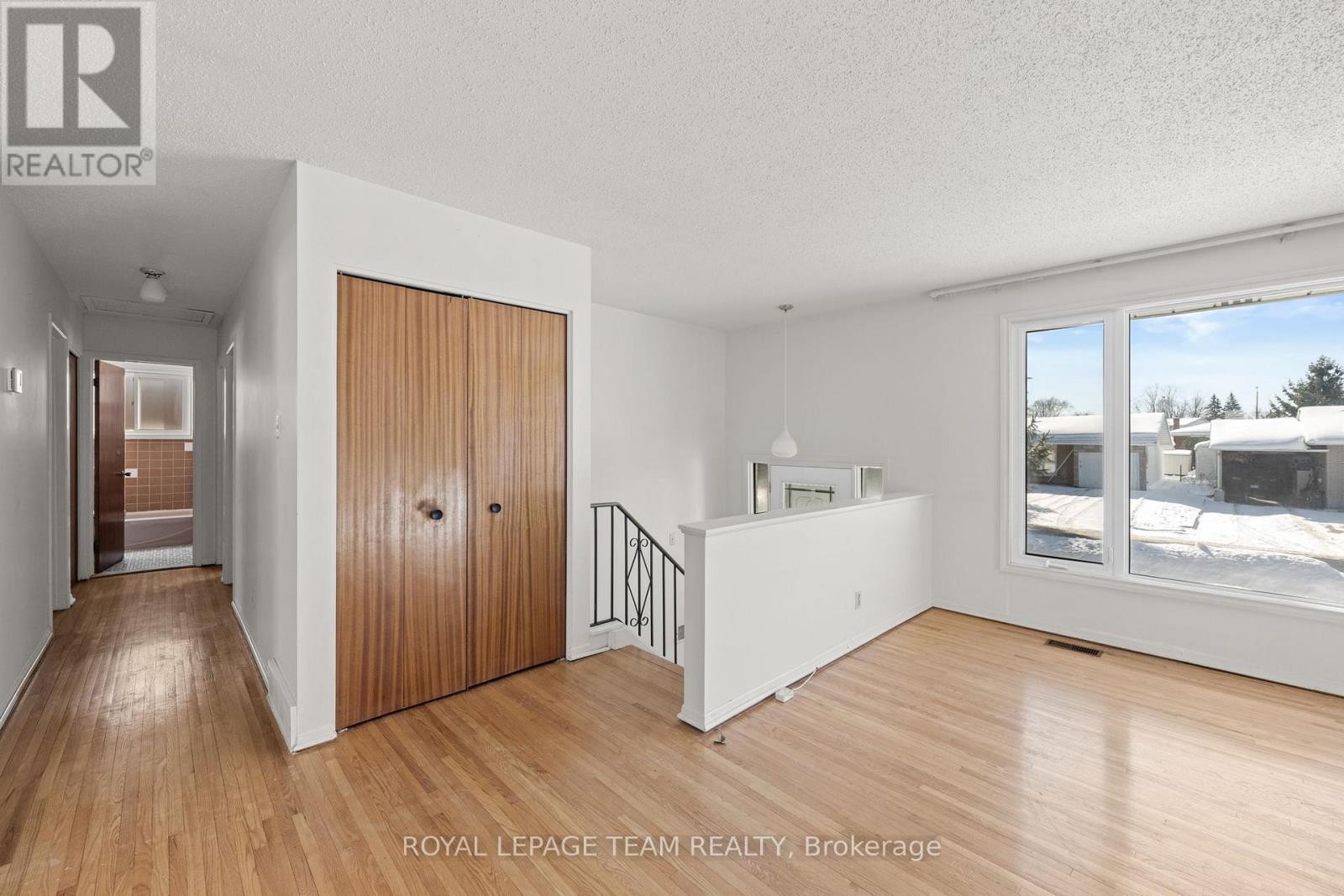 1377 Chartrand Avenue, Ottawa, Ontario  K1E 1H9 - Photo 3 - X12764388