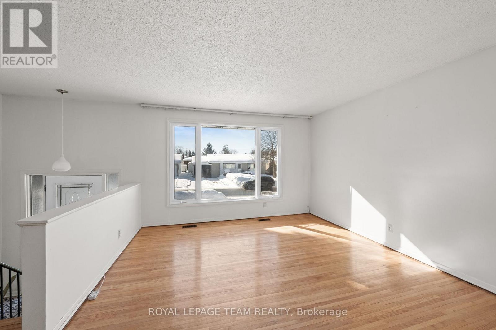 1377 Chartrand Avenue, Ottawa, Ontario  K1E 1H9 - Photo 4 - X12764388