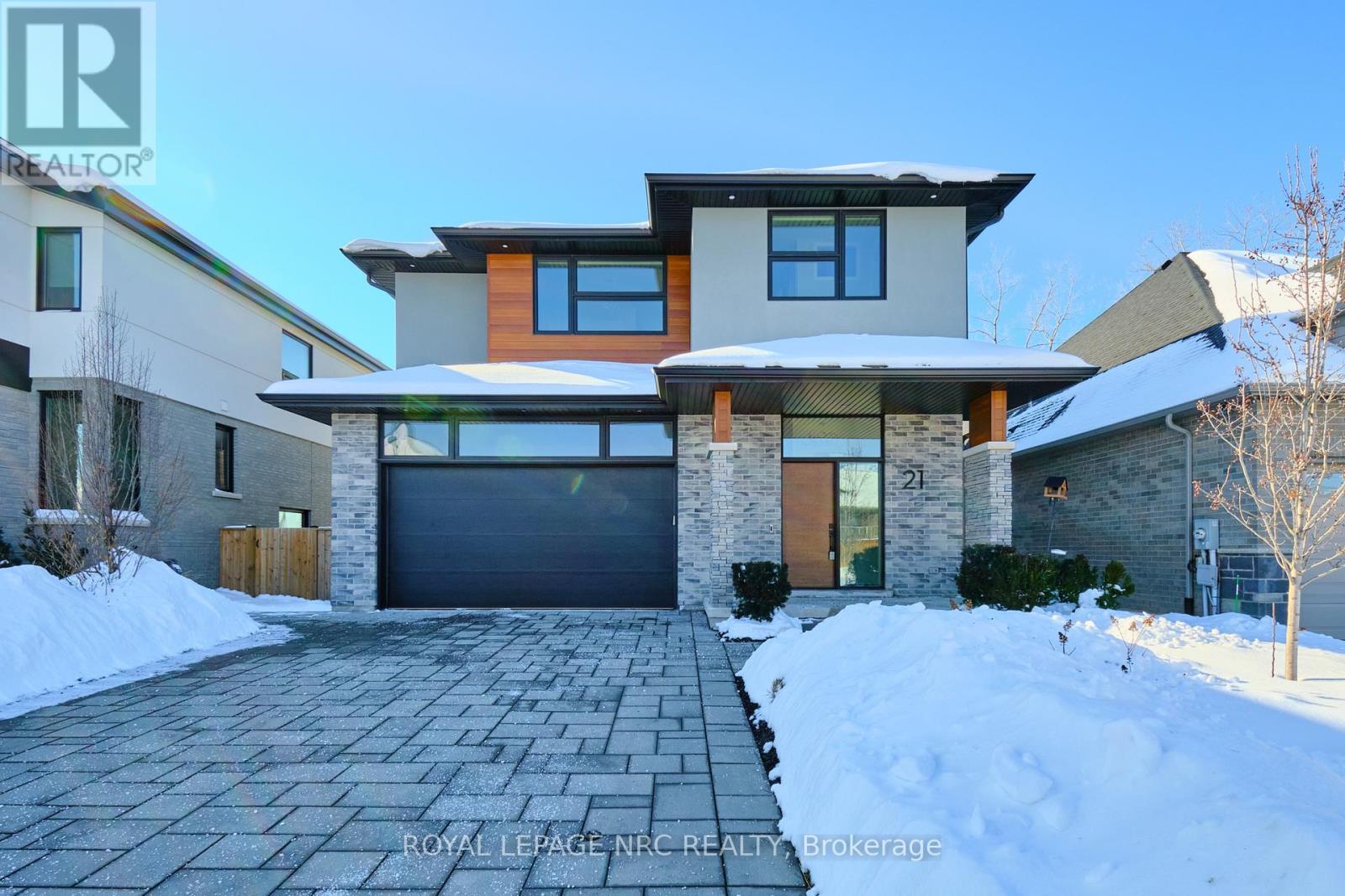 21 SINGER STREET, Thorold, Ontario