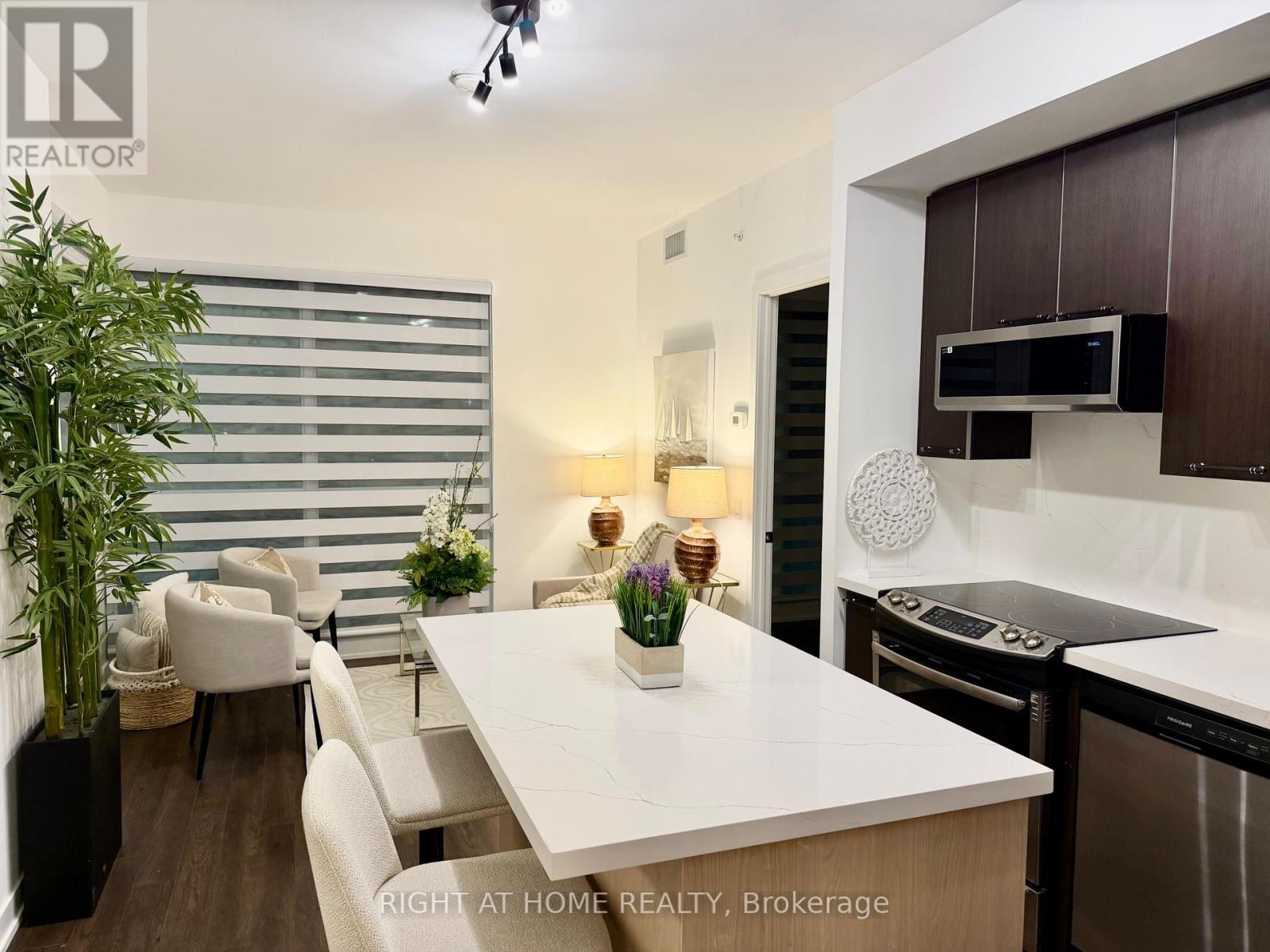 522 - 10 Park Lawn Road, Toronto, Ontario  M8V 0H9 - Photo 5 - W12641790