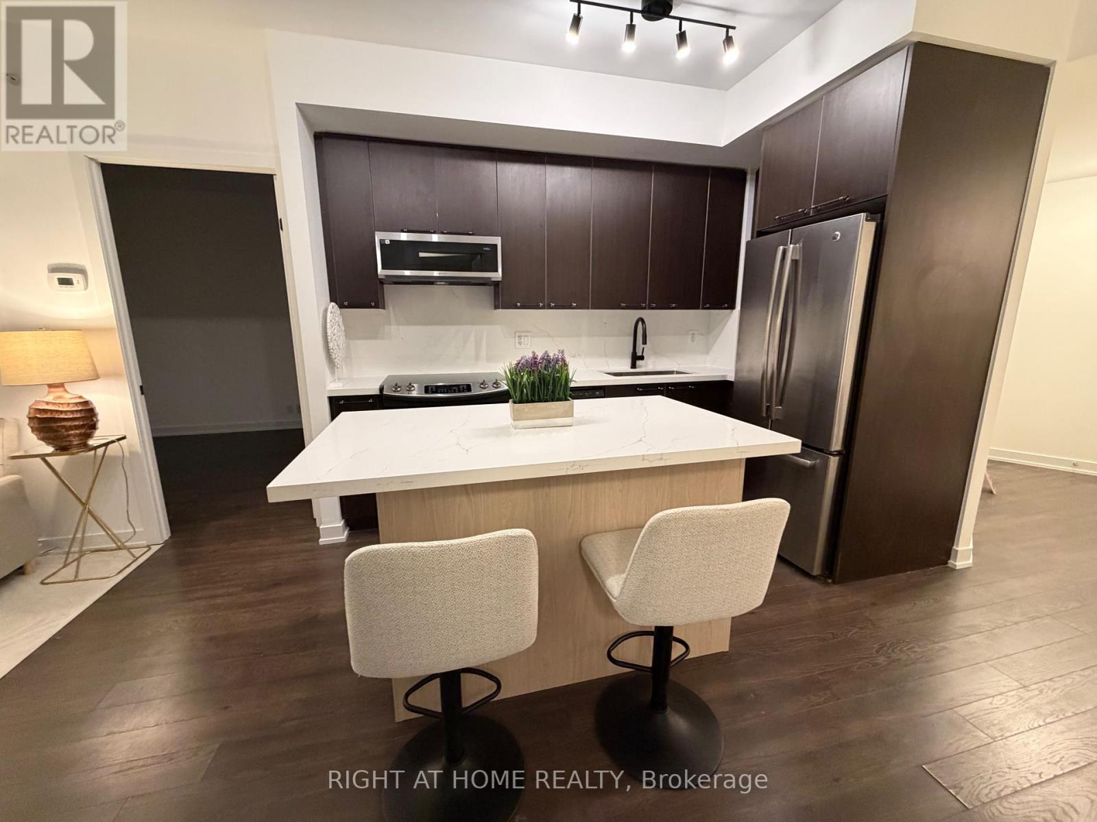 522 - 10 Park Lawn Road, Toronto, Ontario  M8V 0H9 - Photo 6 - W12641790