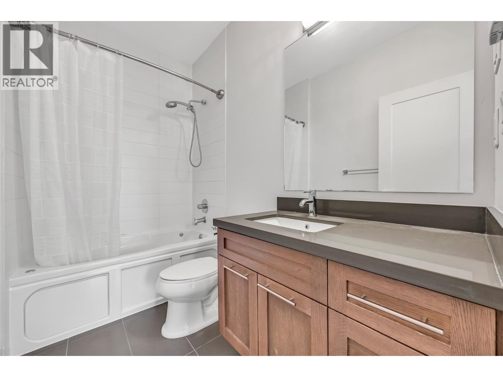 403 827 Roderick Avenue, Coquitlam, British Columbia  V3K 0E3 - Photo 9 - R3067658