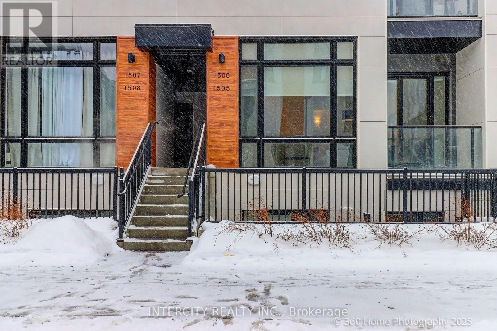 1505 - 11 David Eyer Road, Richmond Hill, Ontario  L4S 1M4 - Photo 2 - N12764392