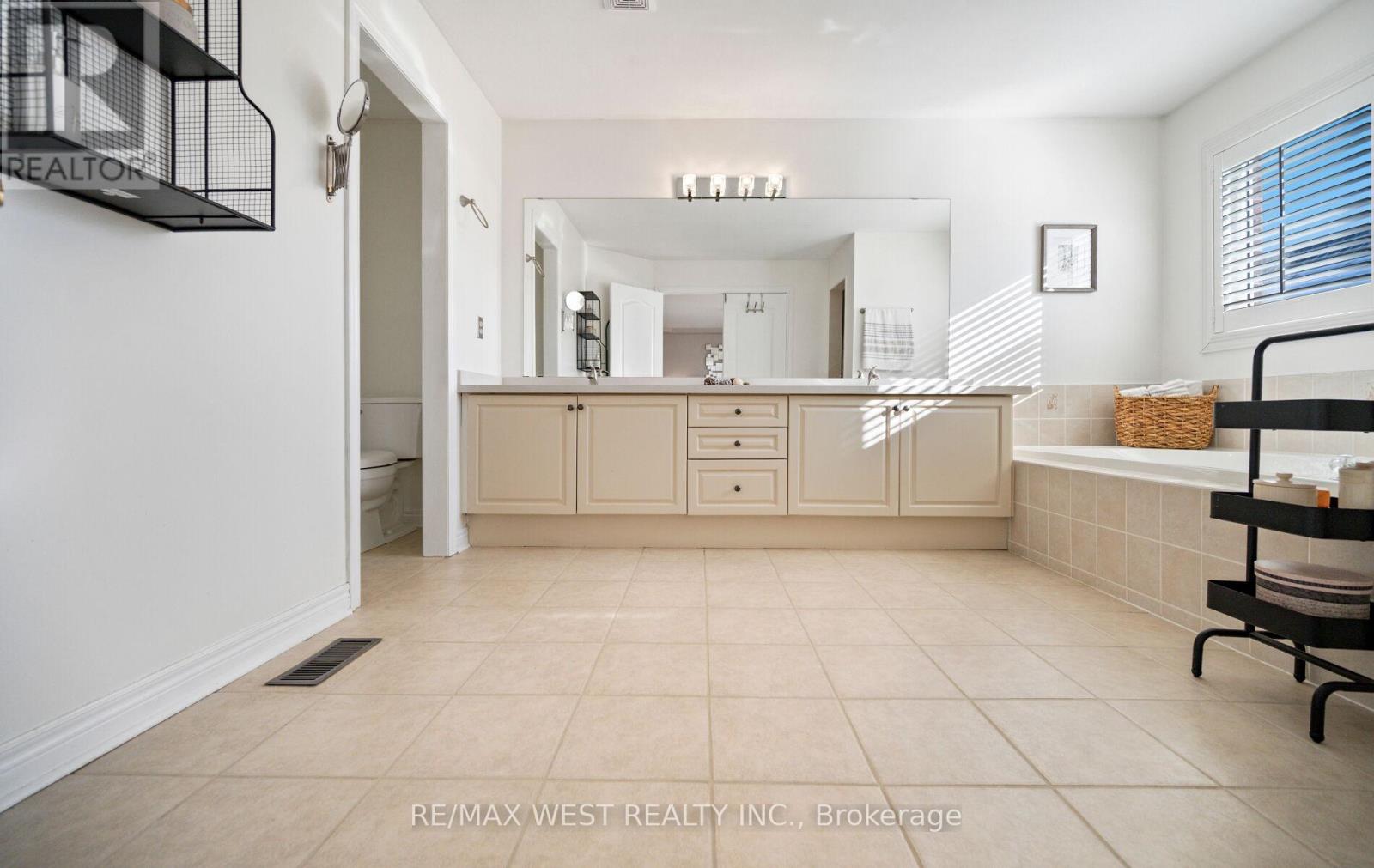 3374 Artesian Drive, Mississauga, Ontario  L5M 7J9 - Photo 33 - W12754920