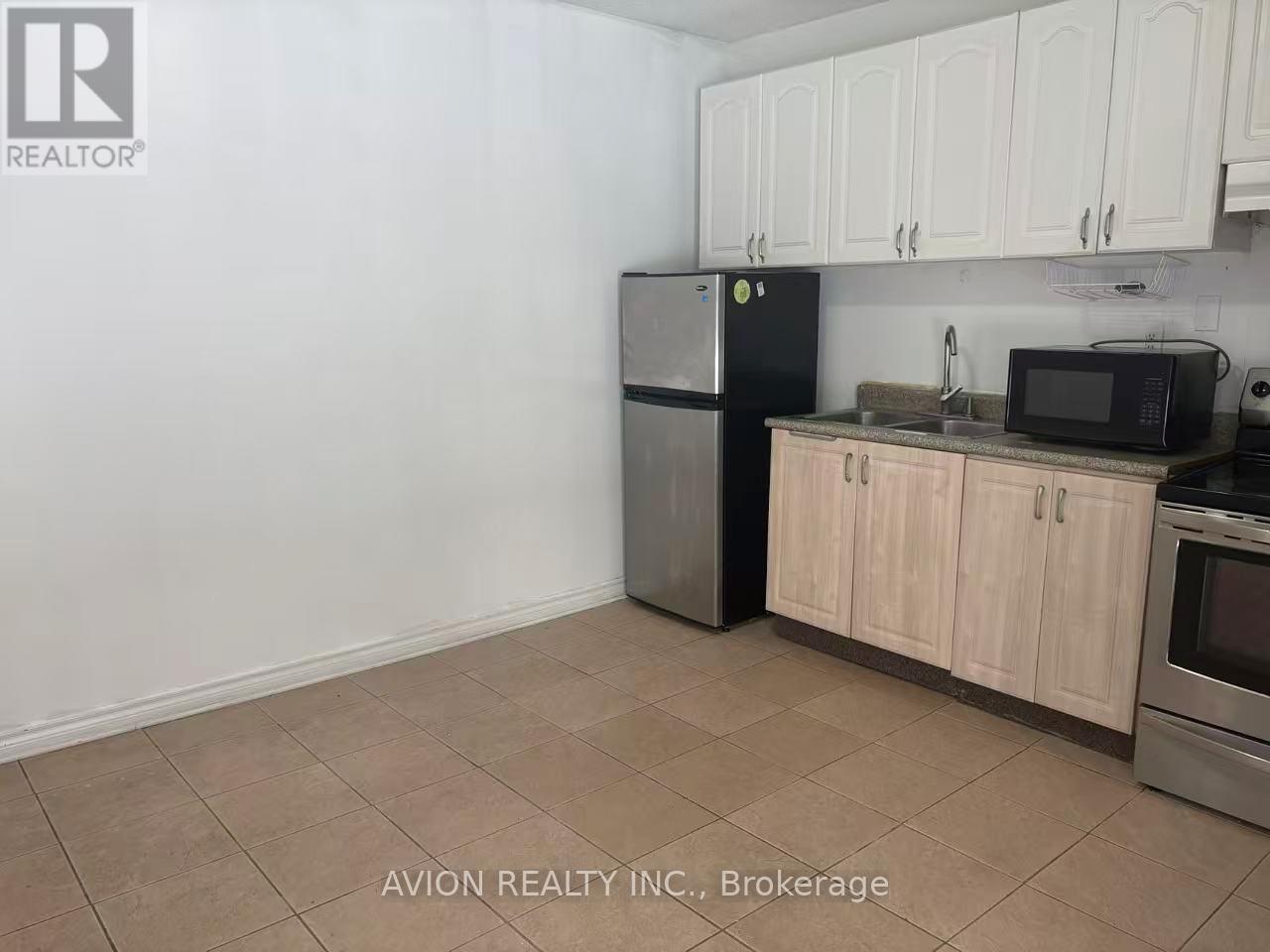 Lower - 540 Paisley Boulevard W, Mississauga, Ontario  L5B 2M4 - Photo 2 - W12764326