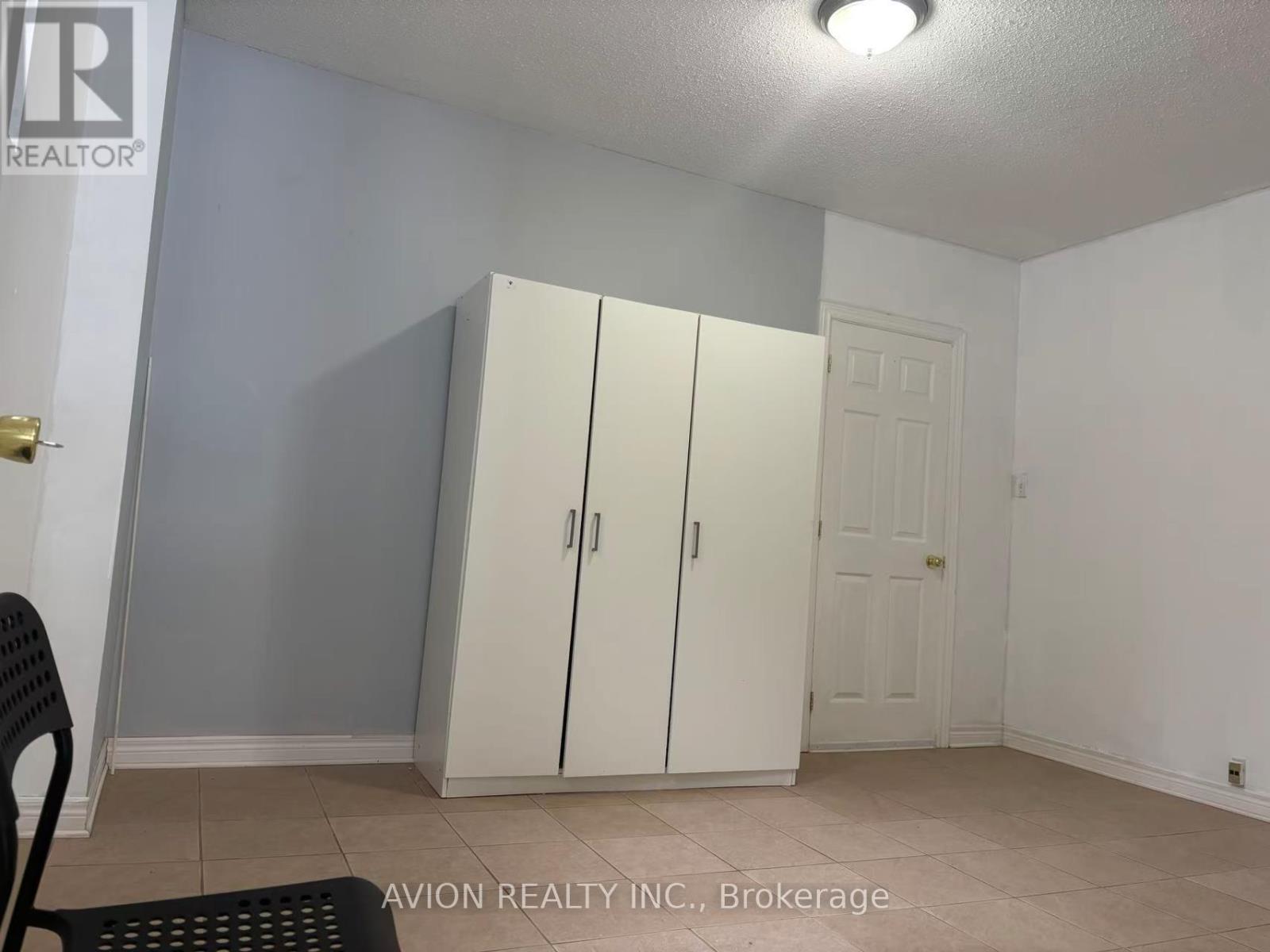 Lower - 540 Paisley Boulevard W, Mississauga, Ontario  L5B 2M4 - Photo 4 - W12764326