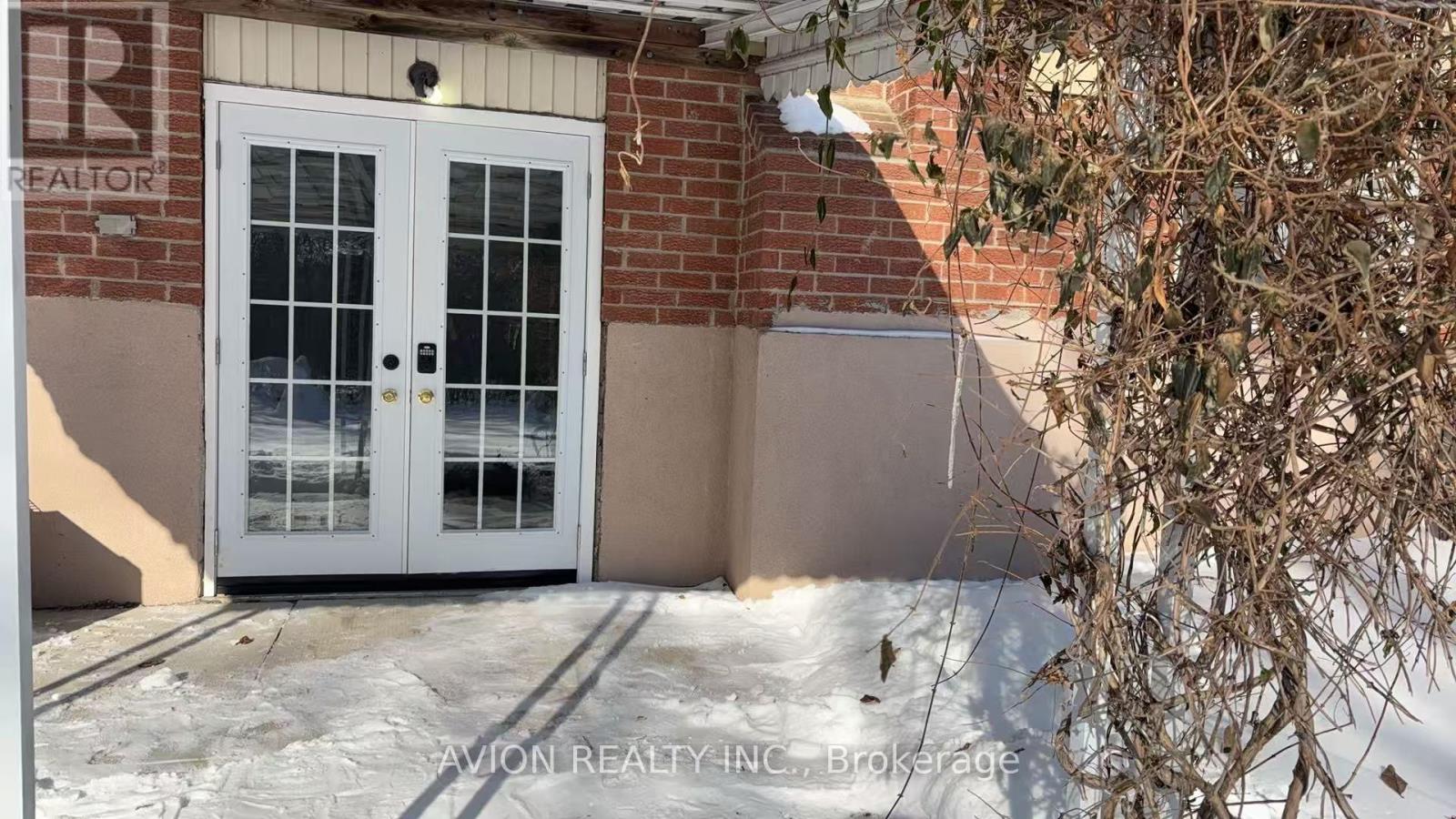 Lower - 540 Paisley Boulevard W, Mississauga, Ontario  L5B 2M4 - Photo 5 - W12764326