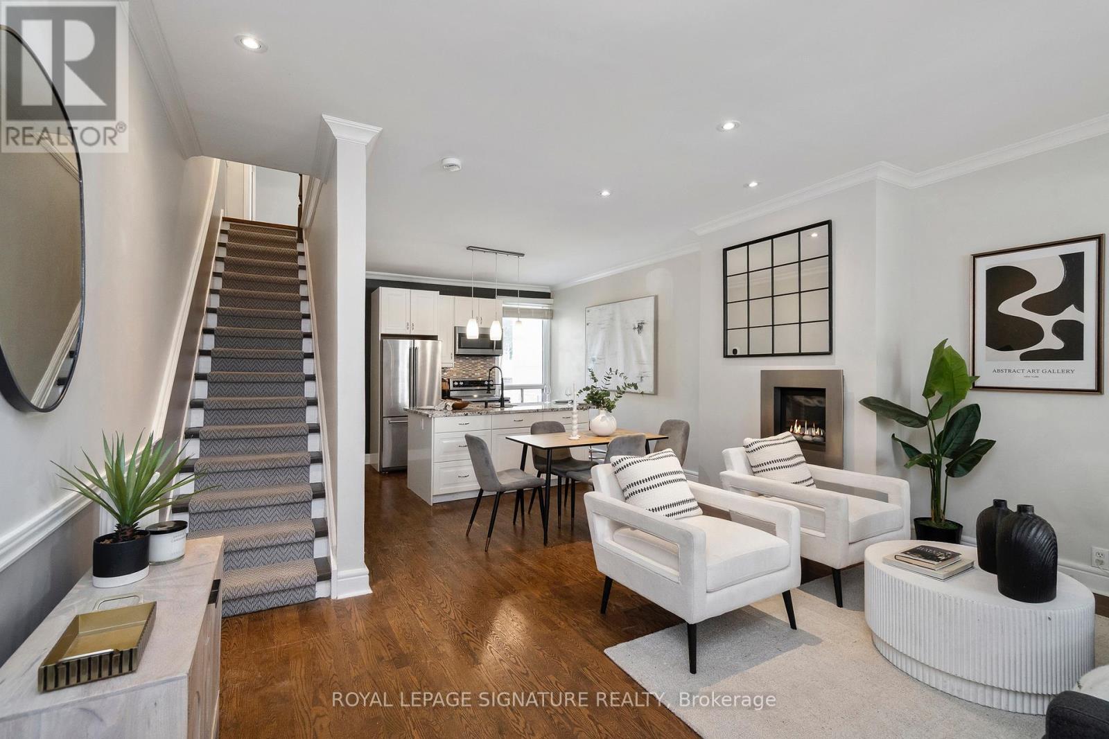 215 Yarmouth Road, Toronto, Ontario  M6G 1X5 - Photo 1 - W12764338