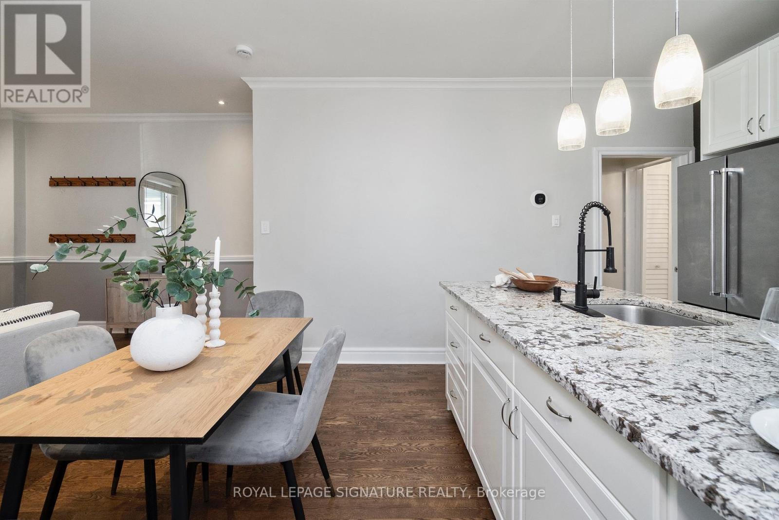 215 Yarmouth Road, Toronto, Ontario  M6G 1X5 - Photo 18 - W12764338