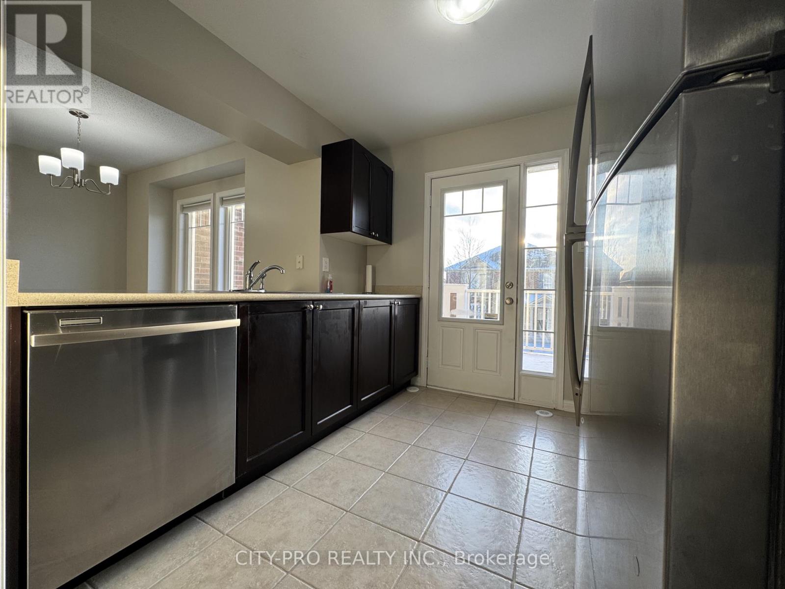 1037 Haxton Heights, Milton, Ontario  L9T 8G6 - Photo 12 - W12764362