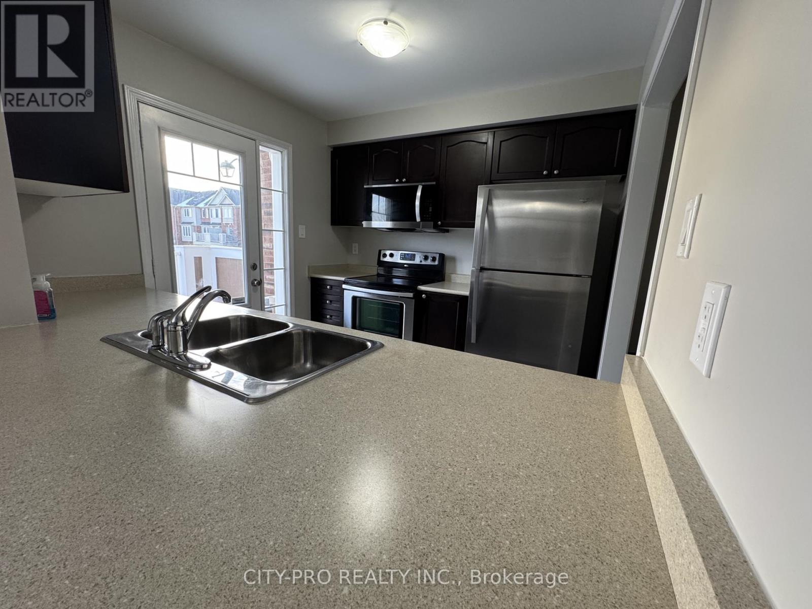 1037 Haxton Heights, Milton, Ontario  L9T 8G6 - Photo 13 - W12764362