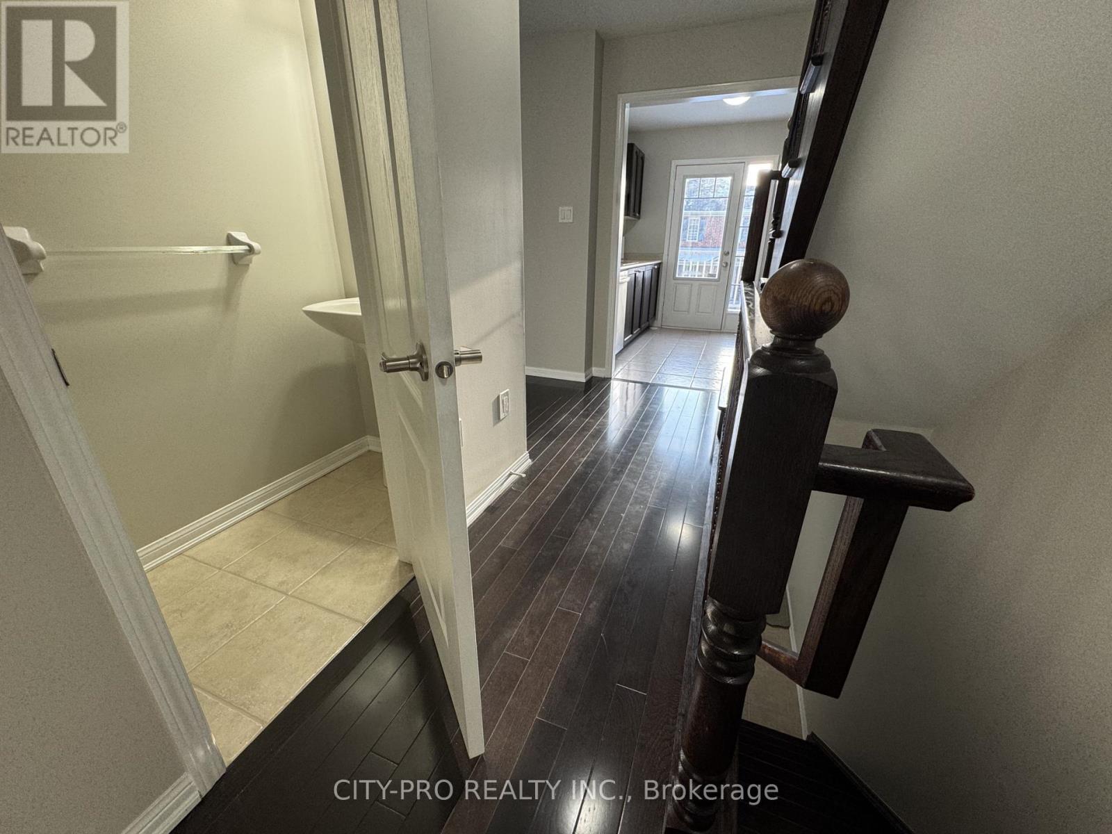 1037 Haxton Heights, Milton, Ontario  L9T 8G6 - Photo 6 - W12764362