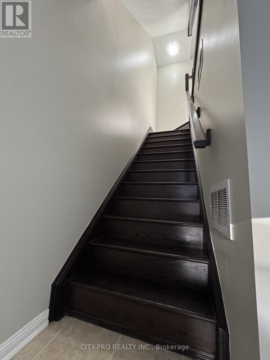 1037 Haxton Heights, Milton, Ontario  L9T 8G6 - Photo 7 - W12764362