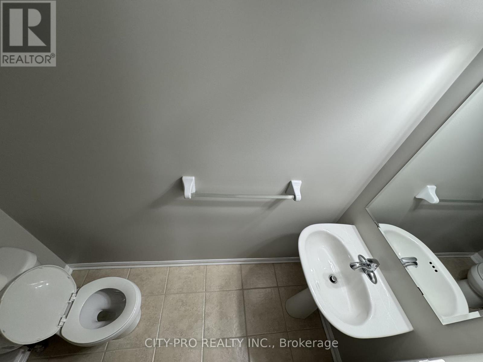 1037 Haxton Heights, Milton, Ontario  L9T 8G6 - Photo 9 - W12764362