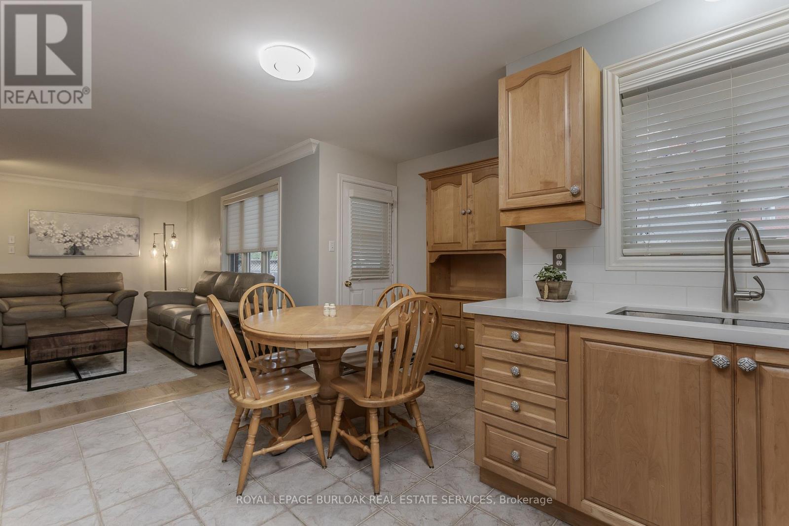 606 Williamson Court, Burlington, Ontario  L7S 2K6 - Photo 15 - W12764364