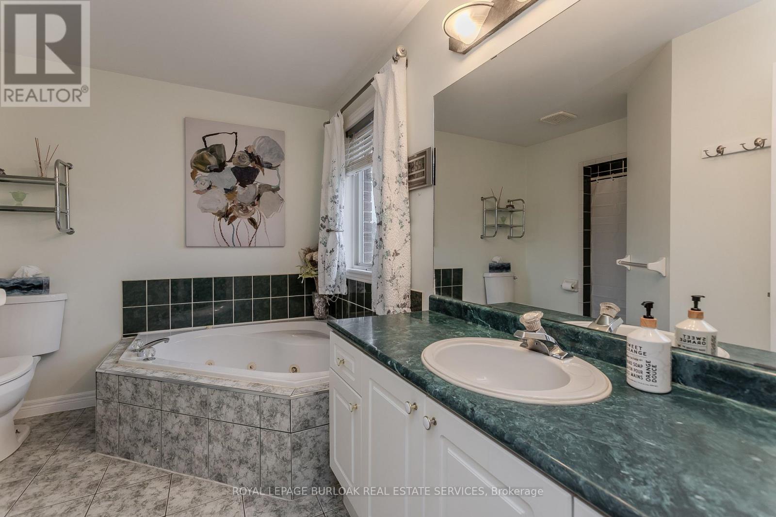 606 Williamson Court, Burlington, Ontario  L7S 2K6 - Photo 18 - W12764364