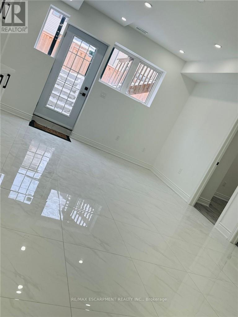 Lower - 26 Scarletwood Street, Hamilton, Ontario  L8J 0K8 - Photo 4 - X12764334