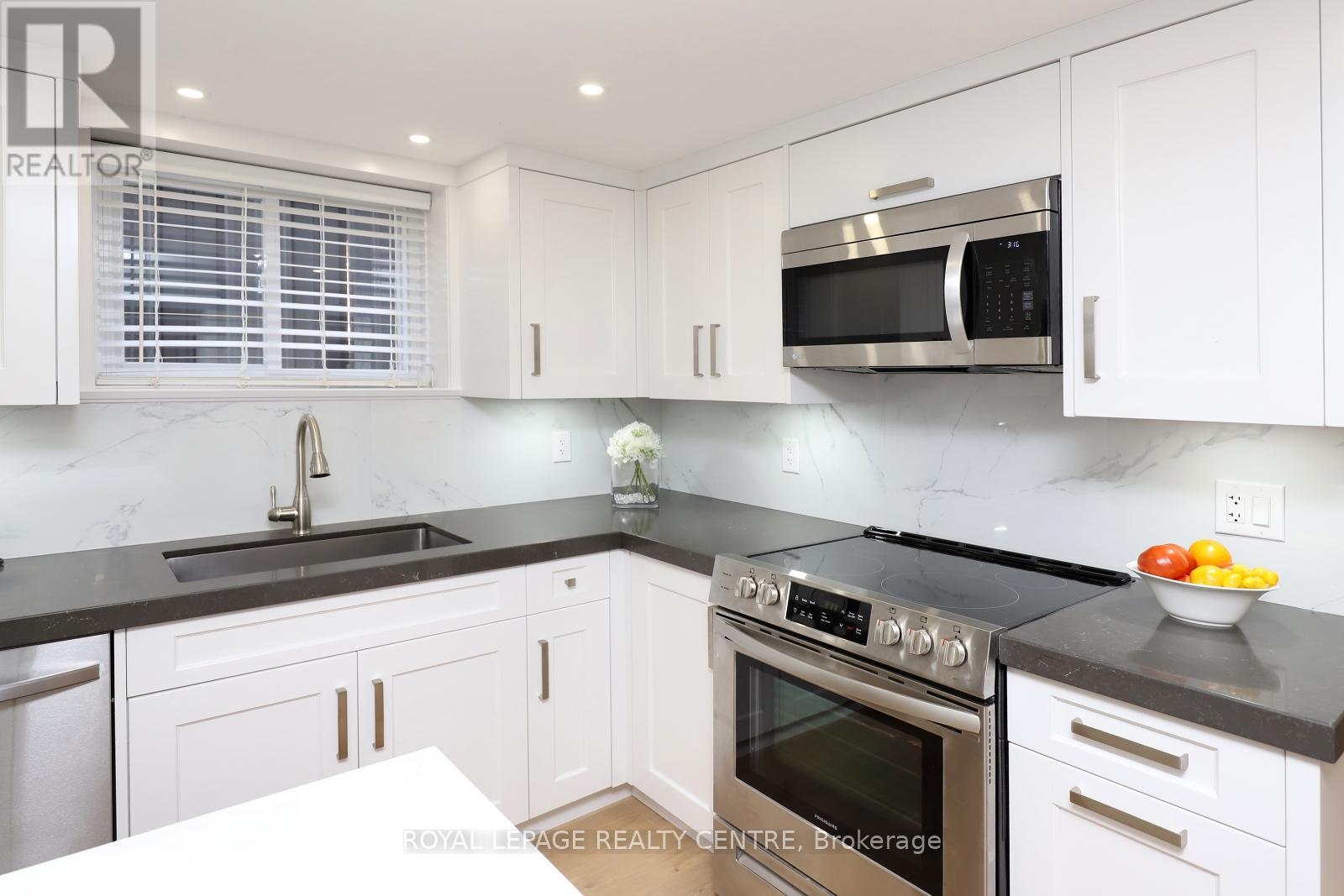 55 Flora Drive, Hamilton (Greenford), Ontario  L8G 3Z7 - Photo 11 - X12764380