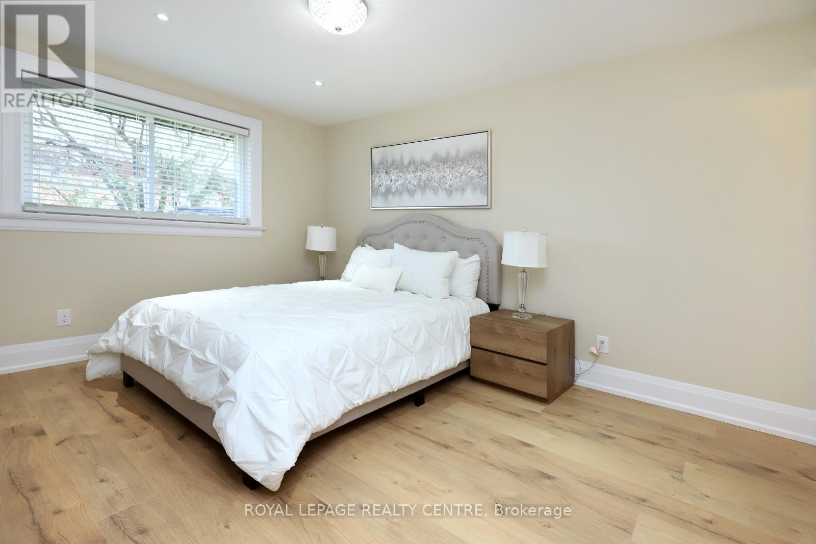 55 Flora Drive, Hamilton (Greenford), Ontario  L8G 3Z7 - Photo 4 - X12764380