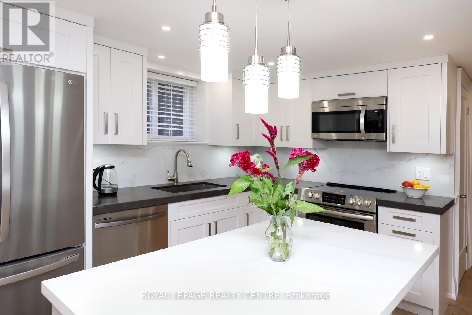 55 Flora Drive, Hamilton (Greenford), Ontario  L8G 3Z7 - Photo 9 - X12764380