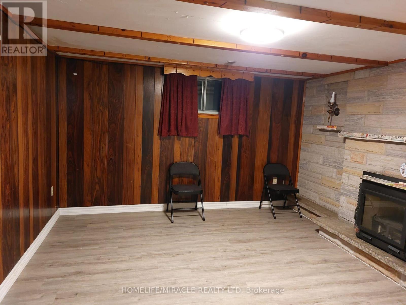 7324 Reindeer Drive, Mississauga, Ontario  L4T 2M8 - Photo 3 - W12704936