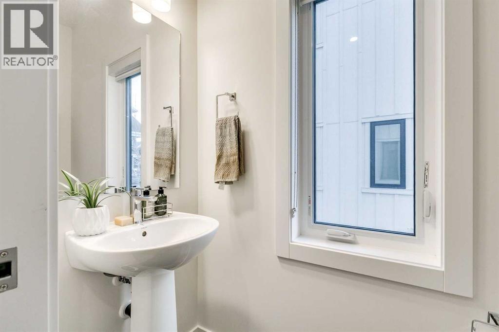 156 Crestridge Common Sw, Calgary, Alberta  T3B 6J5 - Photo 7 - A2276165