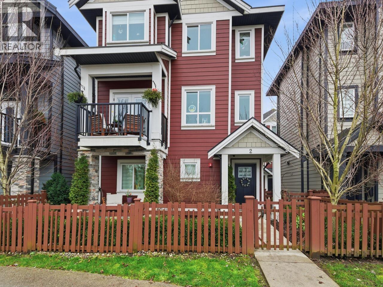 2 608 Ewen Avenue, New Westminster, British Columbia  V3M 0M8 - Photo 1 - R3087256