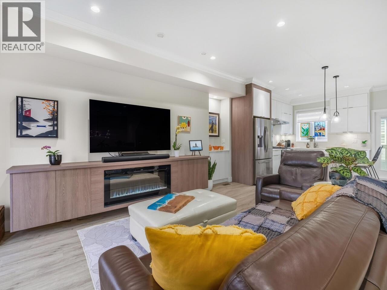 2 608 Ewen Avenue, New Westminster, British Columbia  V3M 0M8 - Photo 3 - R3087256