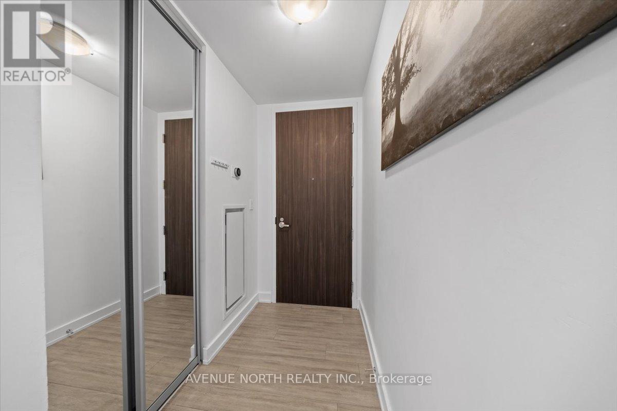 901 - 111 Champagne Avenue S, Ottawa, Ontario  K1S 5V3 - Photo 2 - X12764402
