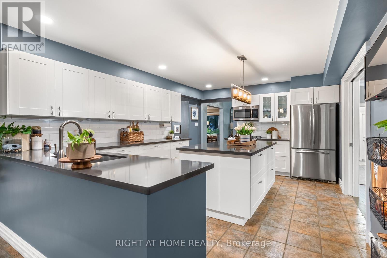 2255 Douglas Avenue, Innisfil, Ontario  L9S 2C5 - Photo 15 - N12565284