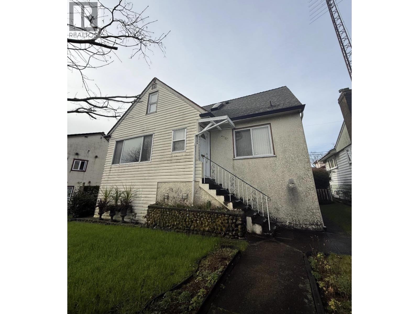 8245 Selkirk Street, Vancouver, British Columbia  V6P 4H8 - Photo 1 - R3087266