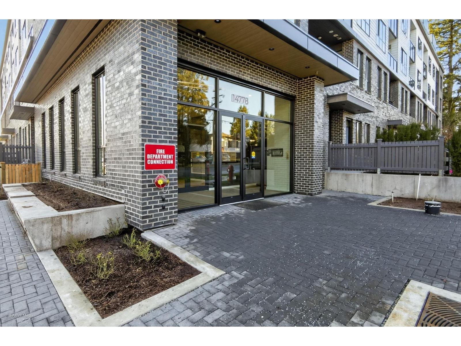 512 14778 106 Avenue, Surrey, British Columbia  V3R 5Y1 - Photo 2 - R3086507