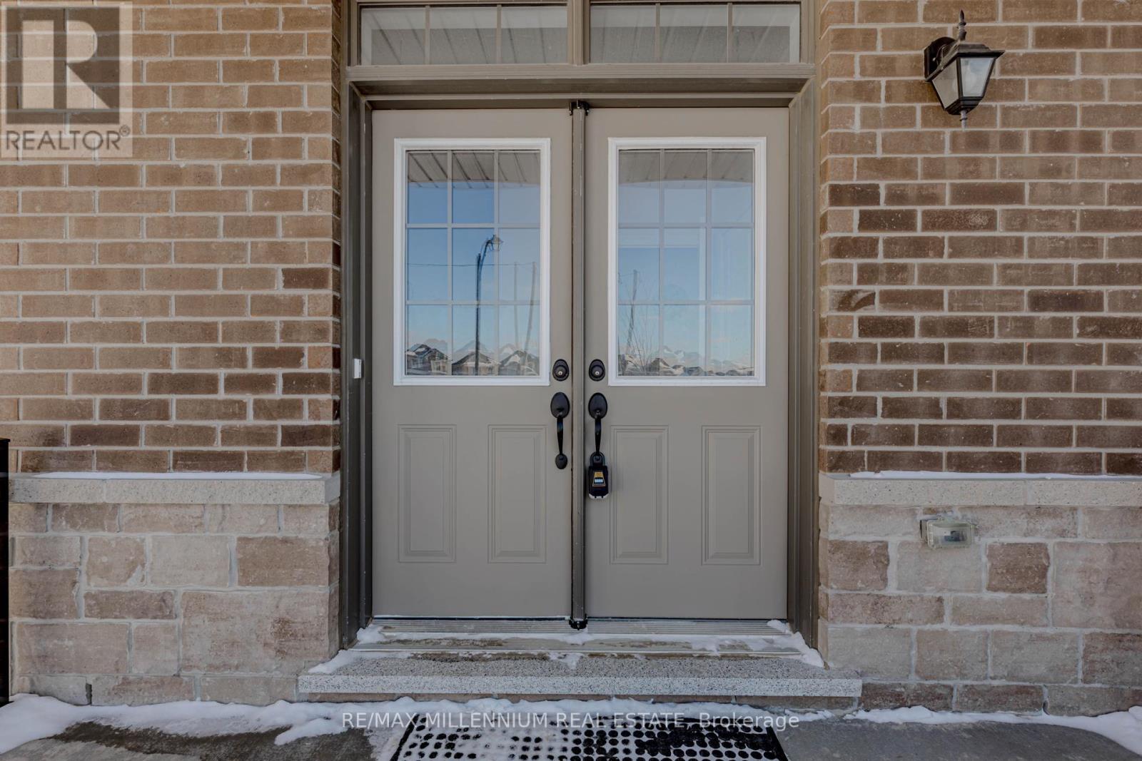 25 Sapwood Crescent, Brampton, Ontario  L6Z 0K8 - Photo 2 - W12764400