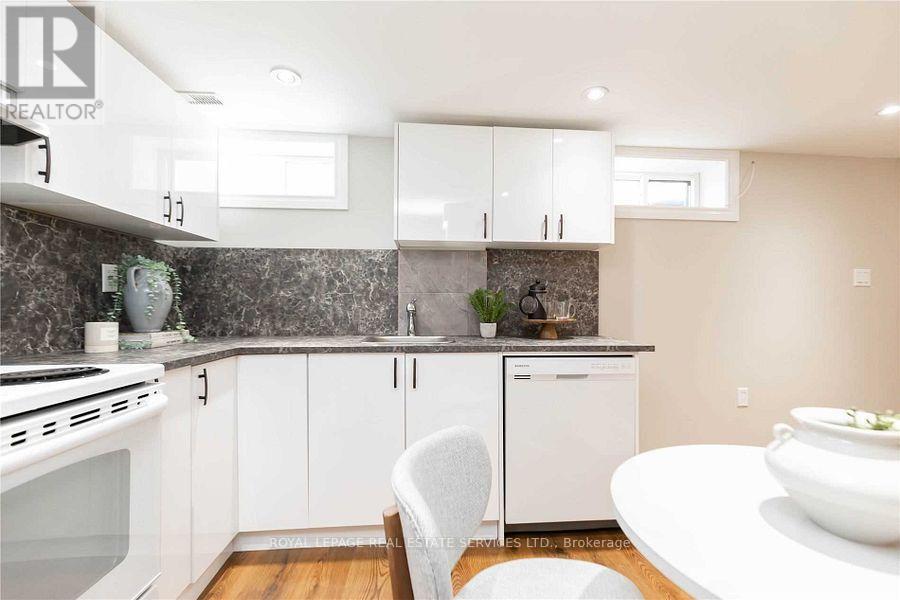 Lower - 21 Haverson Boulevard, Toronto, Ontario  M6M 3J5 - Photo 5 - W12764404