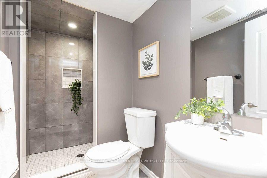 Lower - 21 Haverson Boulevard, Toronto, Ontario  M6M 3J5 - Photo 7 - W12764404