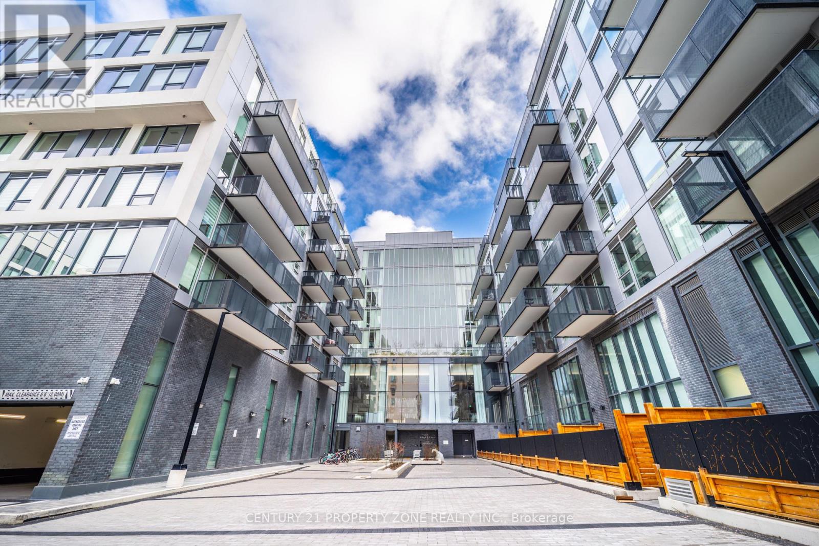 107 - 2450 Old Bronte Road, Oakville, Ontario  L6M 5P6 - Photo 4 - W12764420