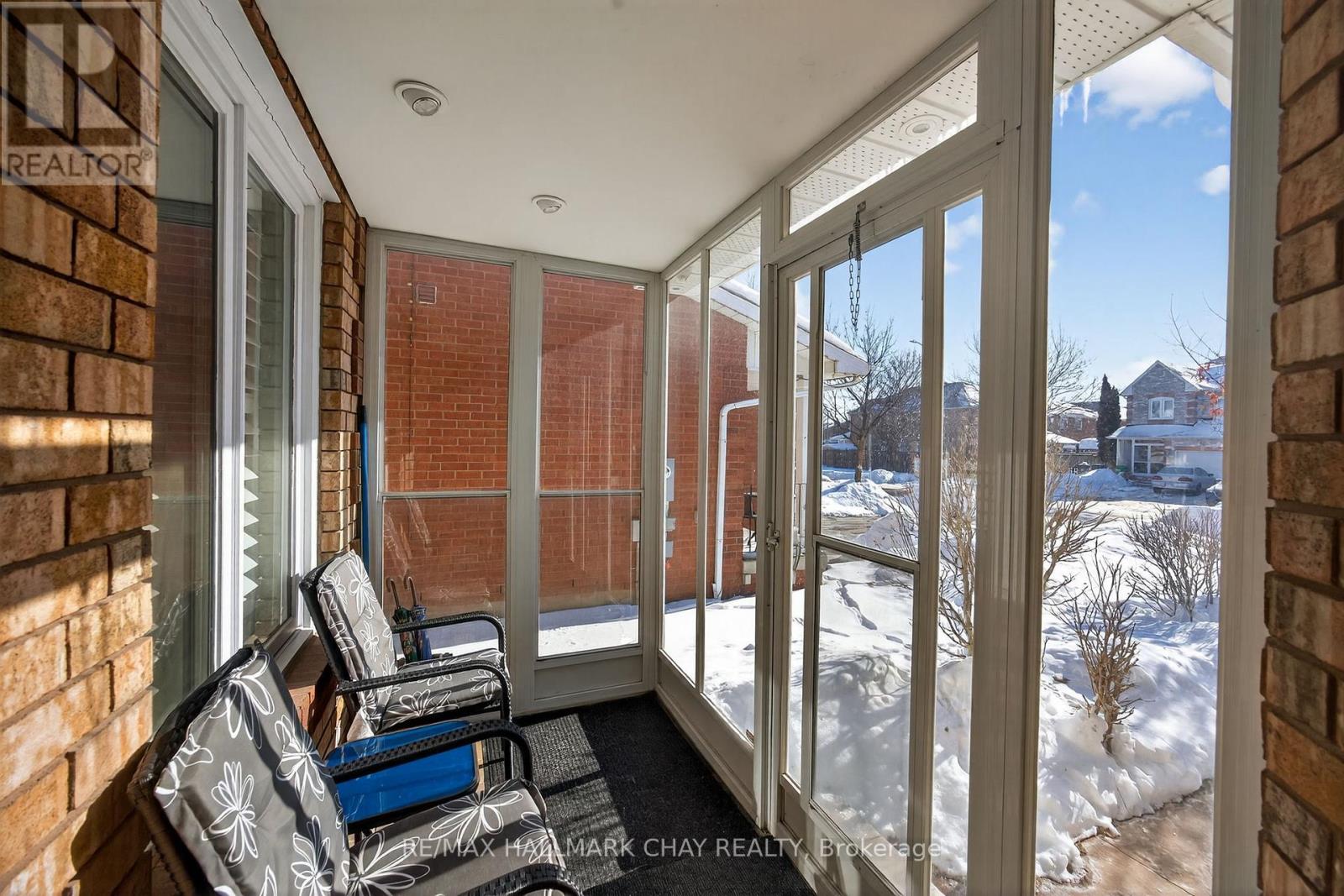 72 Ravenscliffe Court, Brampton, Ontario  L6X 4N9 - Photo 3 - W12764422