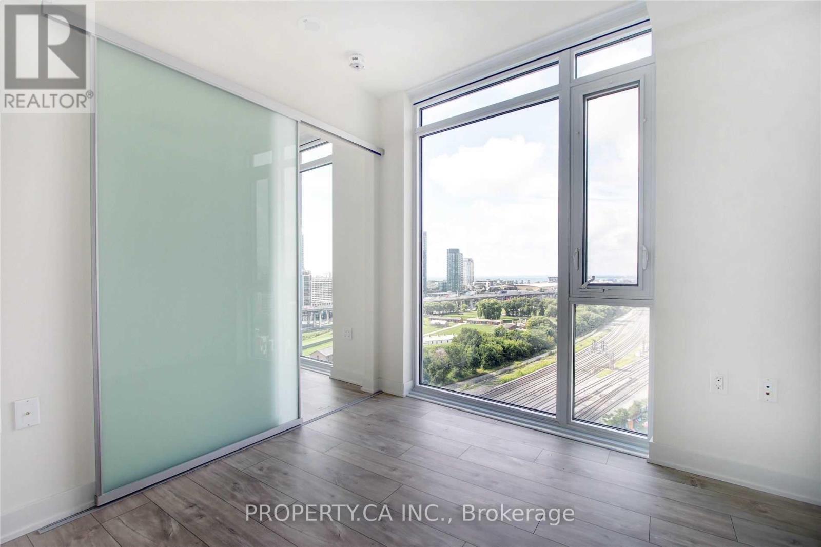 1404w - 27 Bathurst Street, Toronto, Ontario  M5V 2P1 - Photo 15 - C12702624