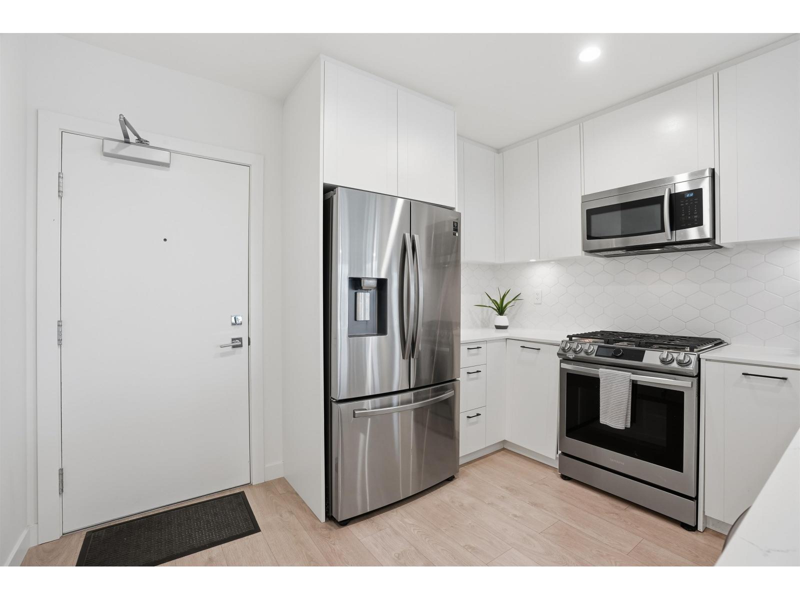 A410 20018 83a Avenue, Langley, British Columbia  V2Y 3P2 - Photo 3 - R3085719