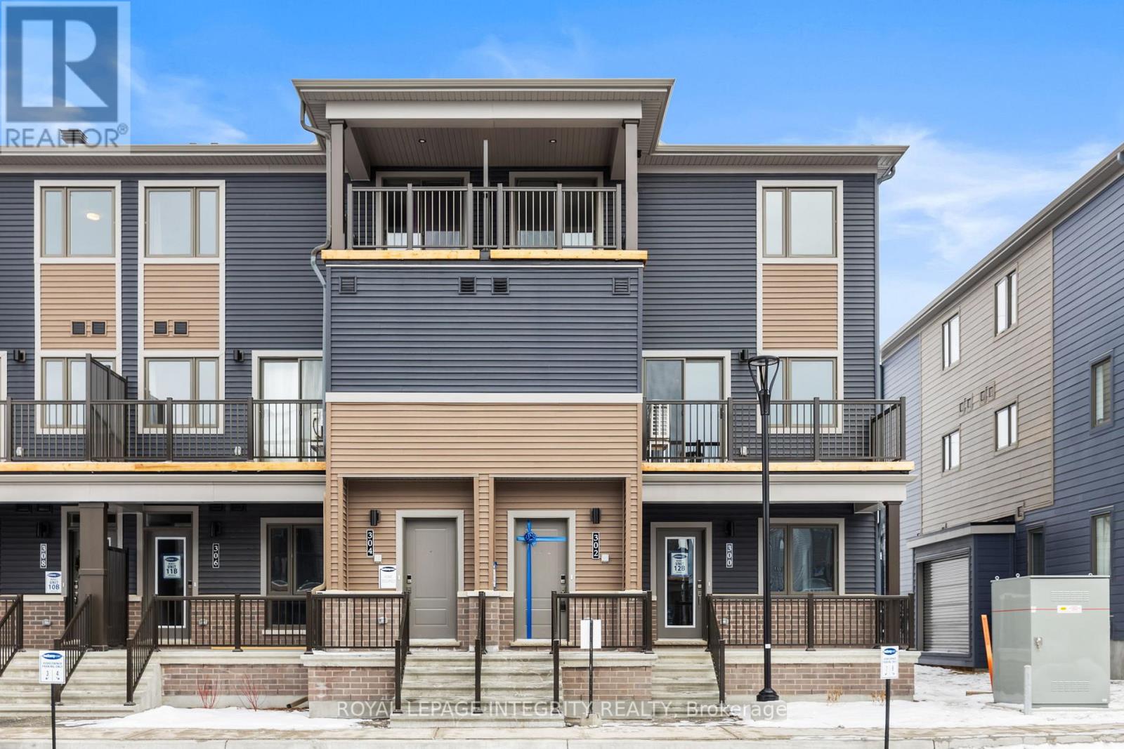 302 PARNIAN PRIVATE, Ottawa, Ontario