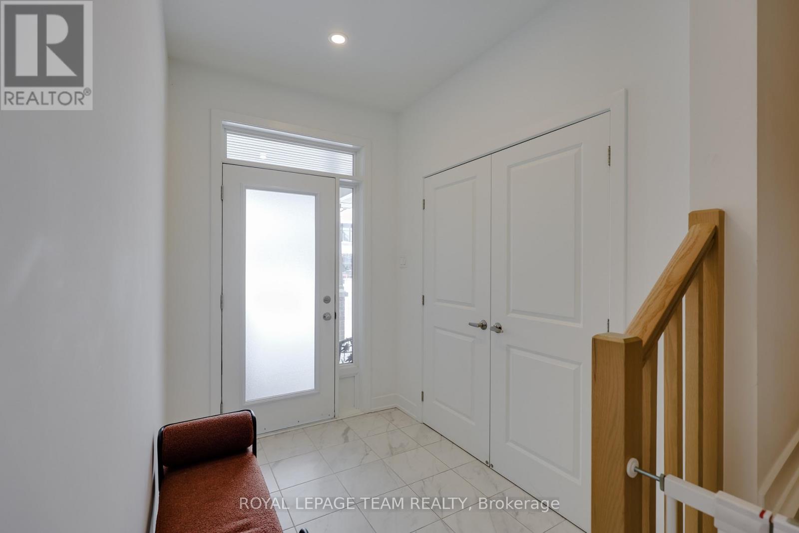 844 Beckton Heights, Ottawa, Ontario  K2S 2X9 - Photo 2 - X12764488