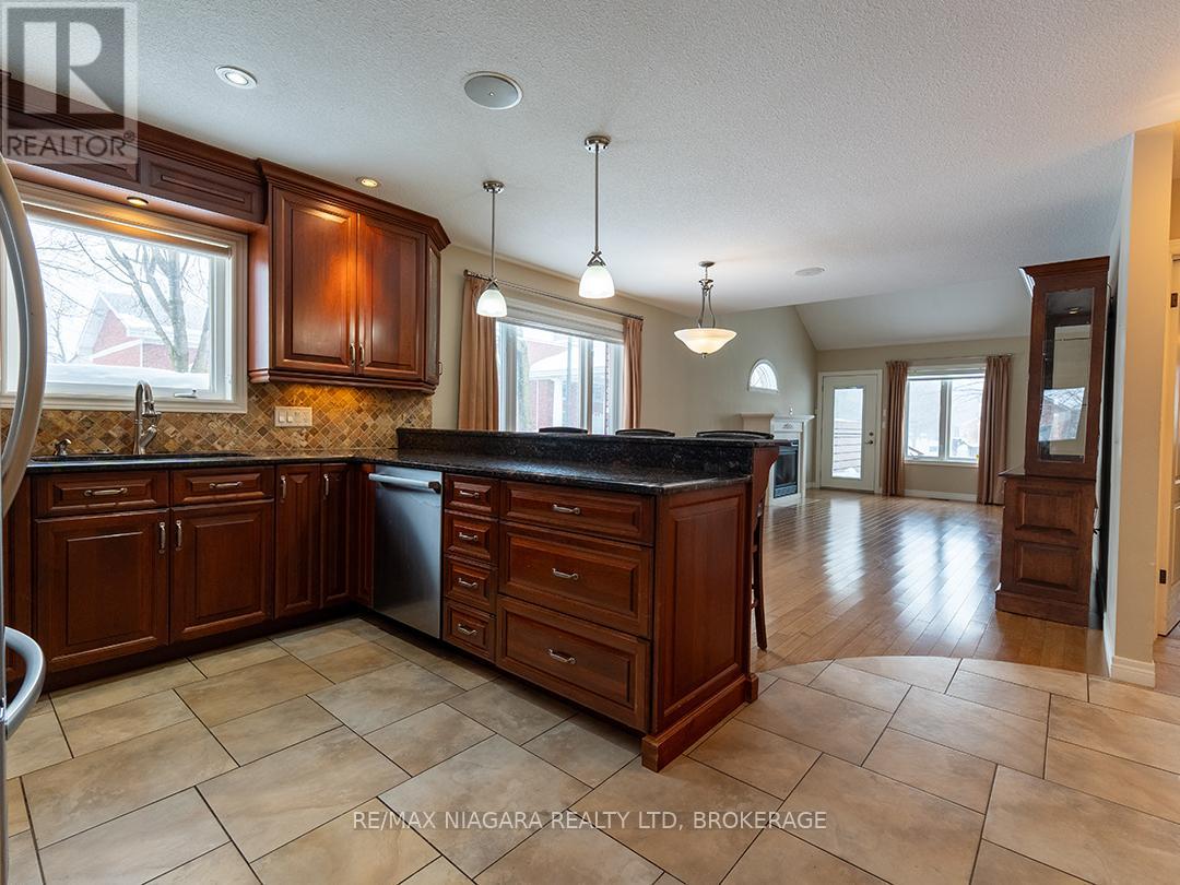 57 Maple Street, Port Colborne, Ontario  L3K 6G7 - Photo 10 - X12764472