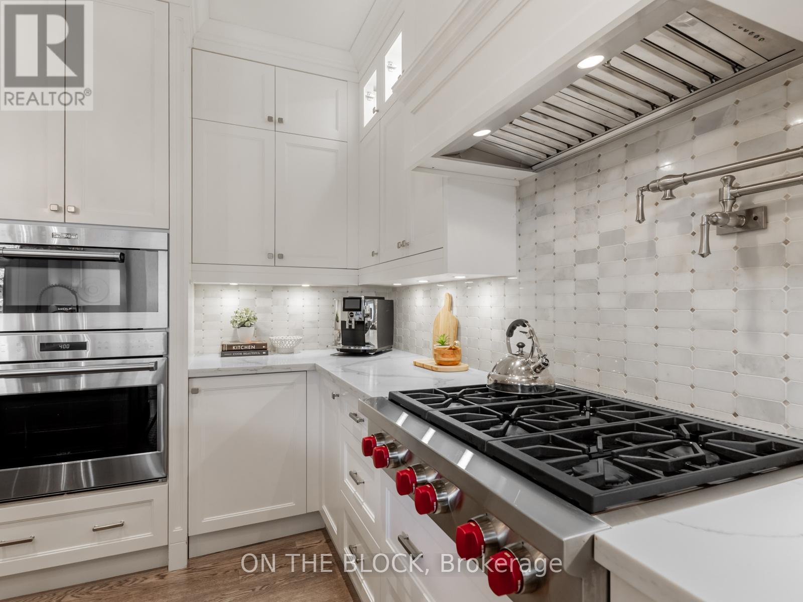 225 Joicey Boulevard, Toronto, Ontario  M5M 2V4 - Photo 10 - C12764436