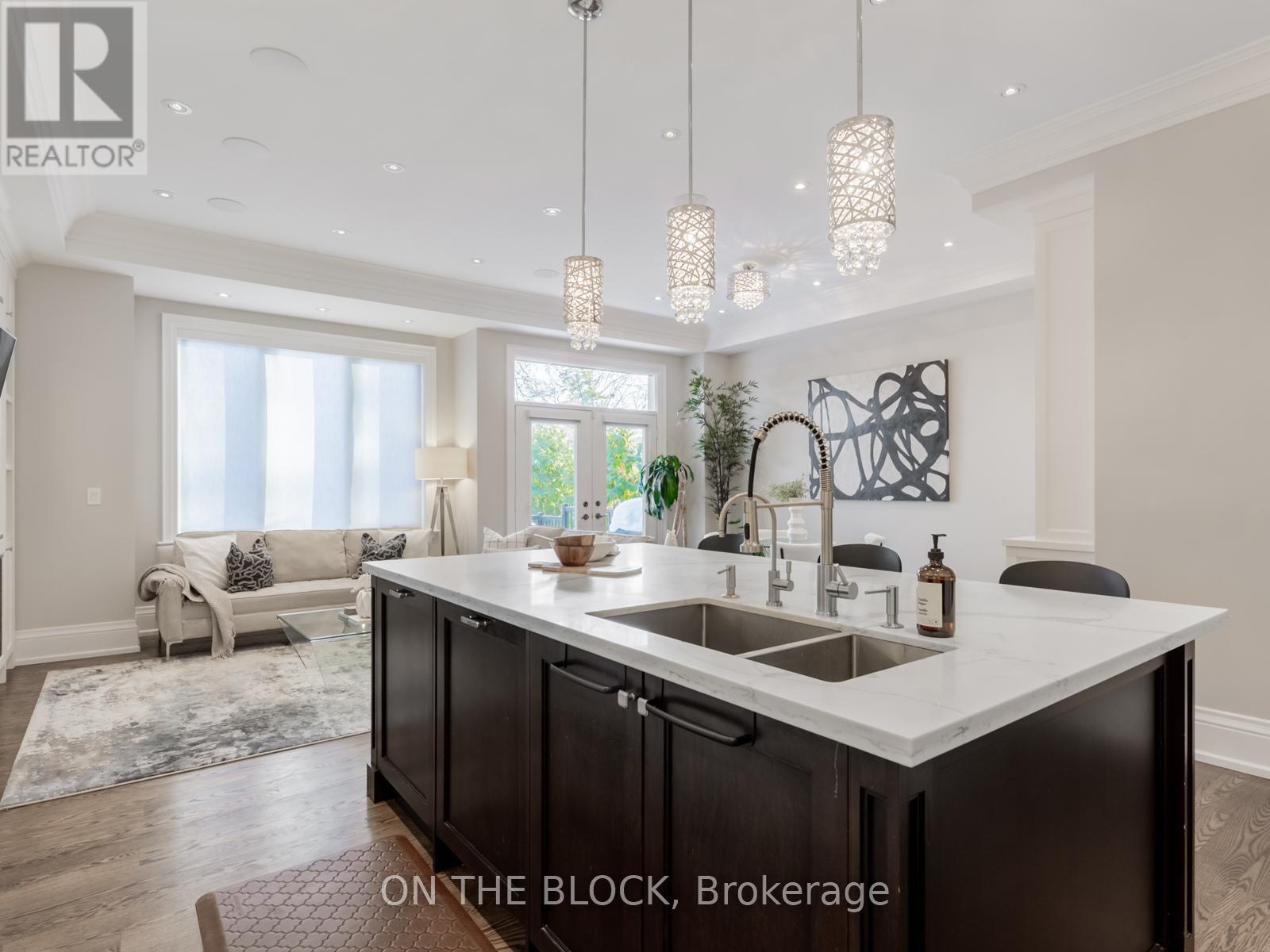 225 Joicey Boulevard, Toronto, Ontario  M5M 2V4 - Photo 11 - C12764436