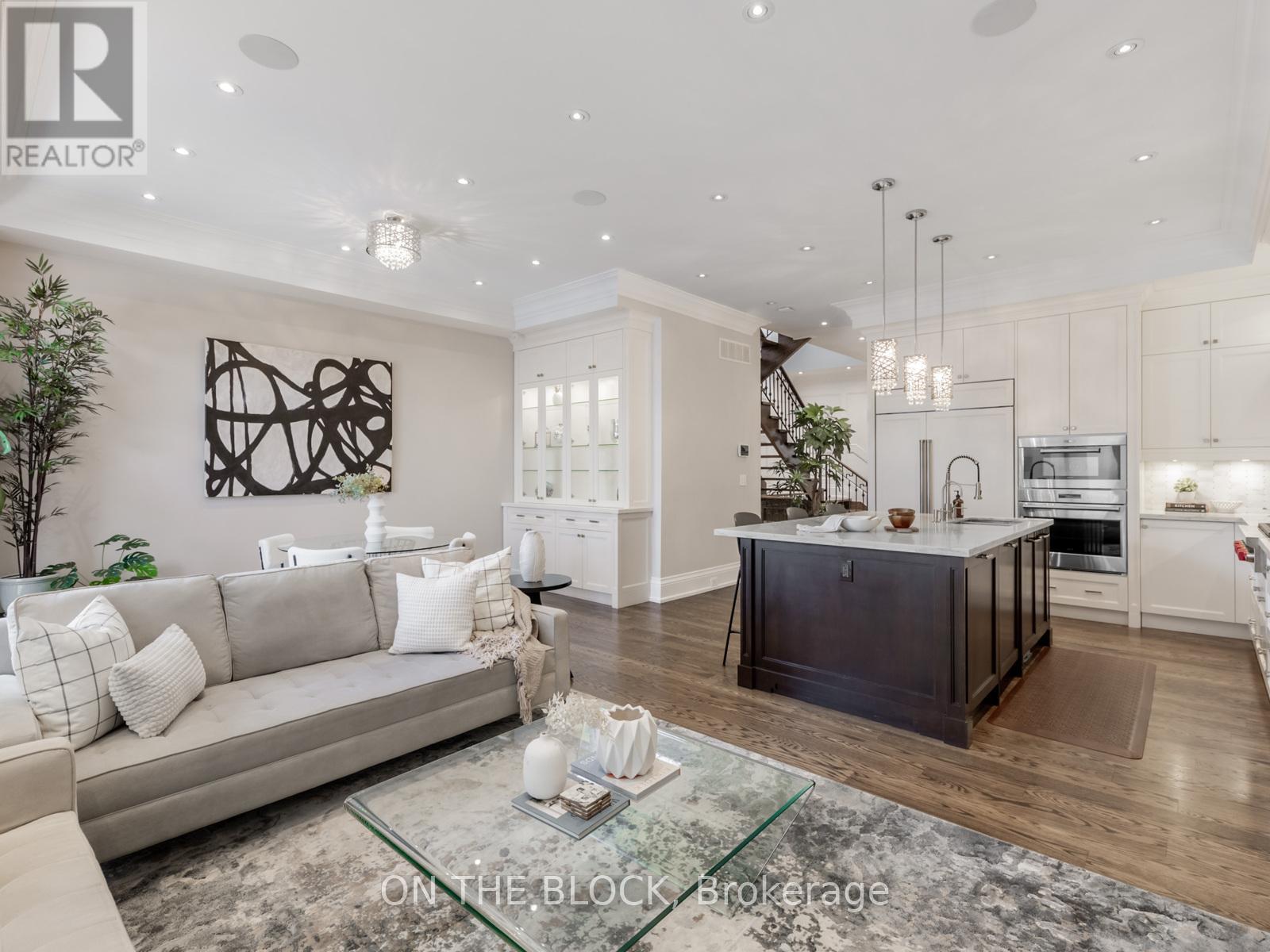 225 Joicey Boulevard, Toronto, Ontario  M5M 2V4 - Photo 16 - C12764436