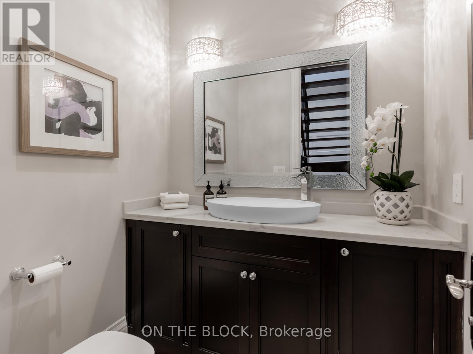 225 Joicey Boulevard, Toronto, Ontario  M5M 2V4 - Photo 17 - C12764436