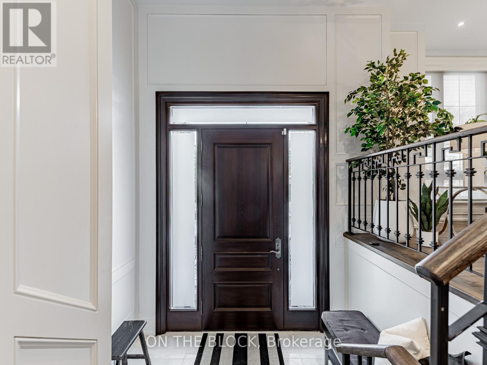 225 Joicey Boulevard, Toronto, Ontario  M5M 2V4 - Photo 3 - C12764436