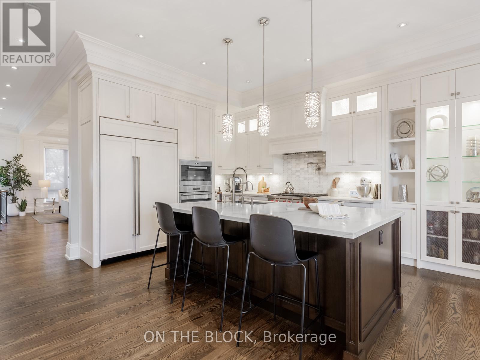 225 Joicey Boulevard, Toronto, Ontario  M5M 2V4 - Photo 8 - C12764436