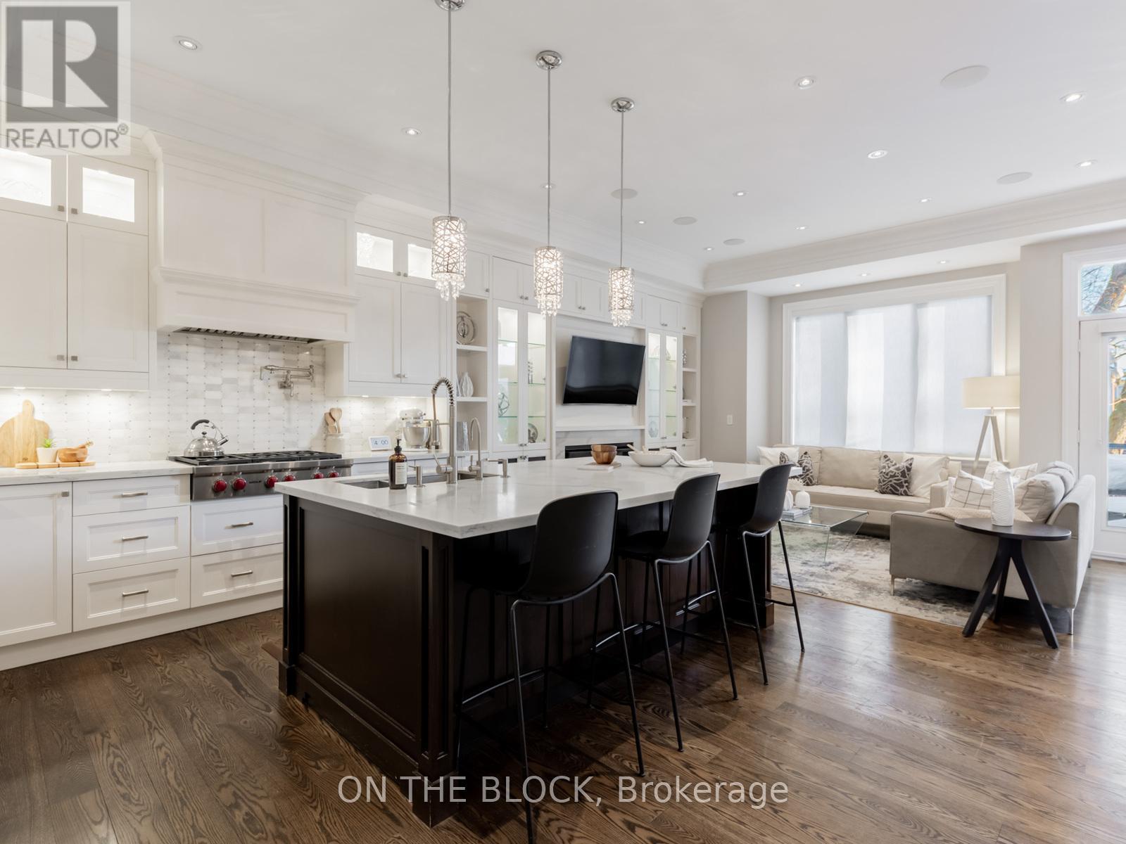 225 Joicey Boulevard, Toronto, Ontario  M5M 2V4 - Photo 9 - C12764436